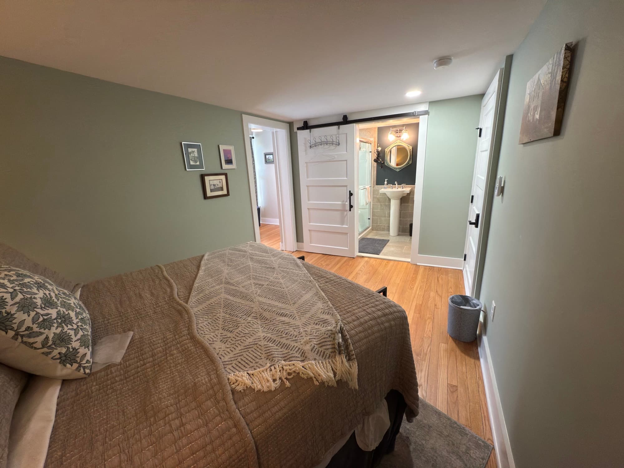 Bedroom, bathroom and sitting room